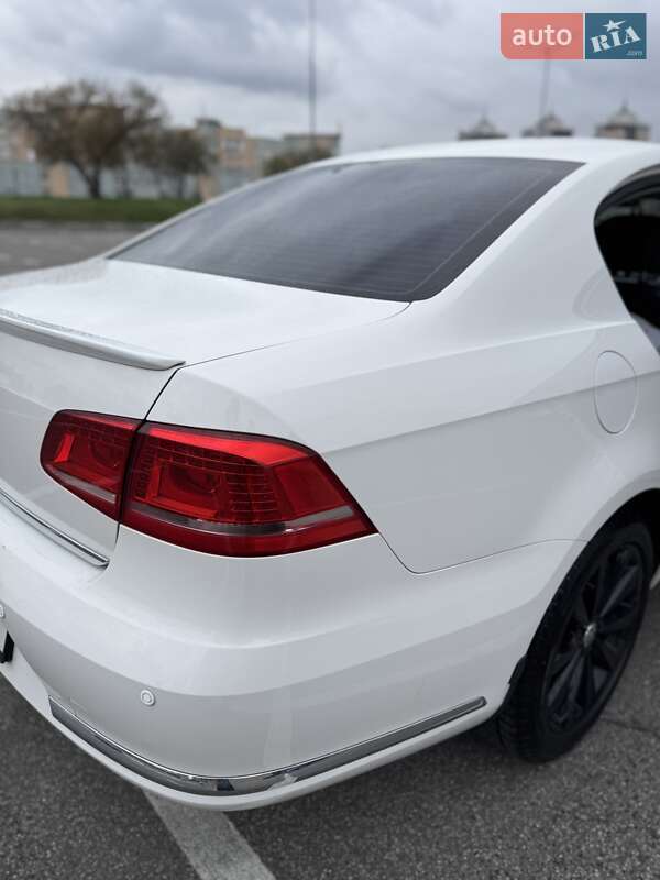 Седан Volkswagen Passat 2011 в Києві
