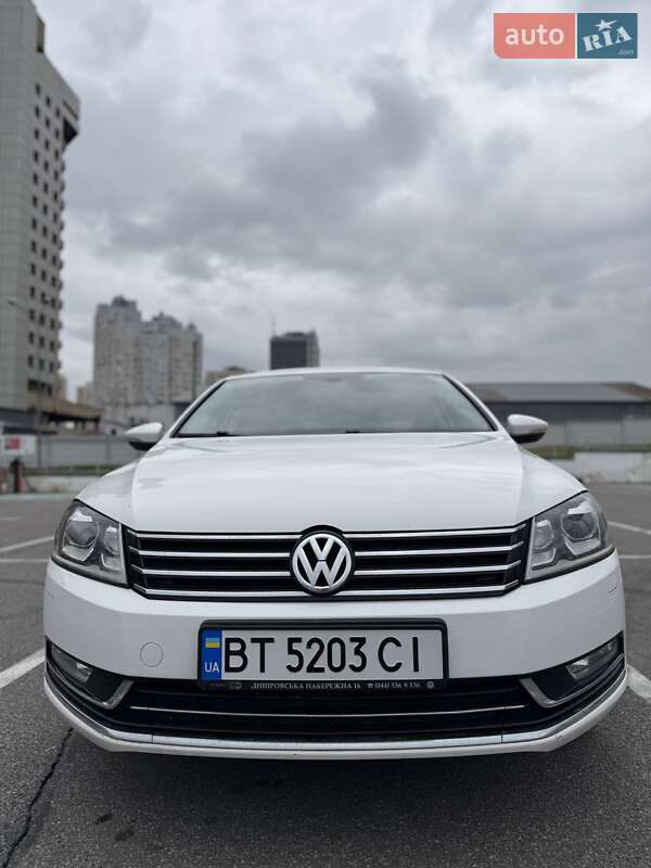 Седан Volkswagen Passat 2011 в Києві