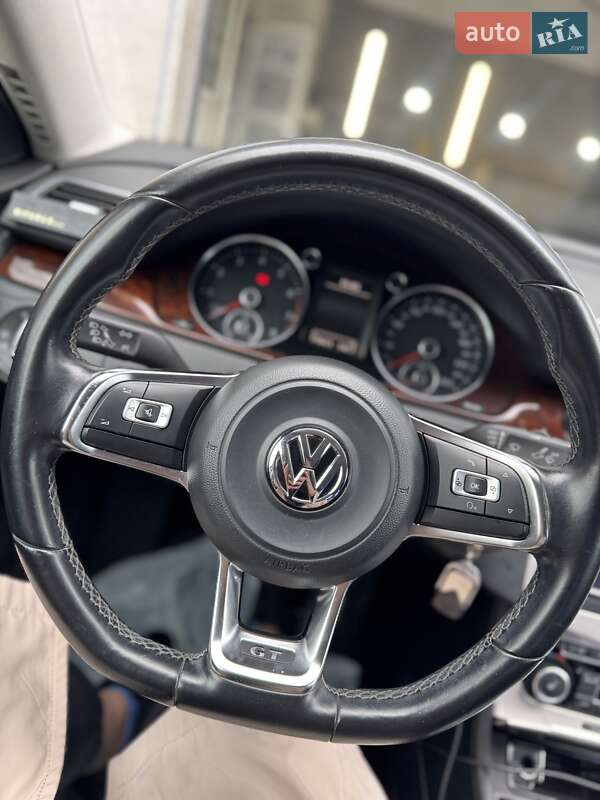 Седан Volkswagen Passat 2011 в Києві