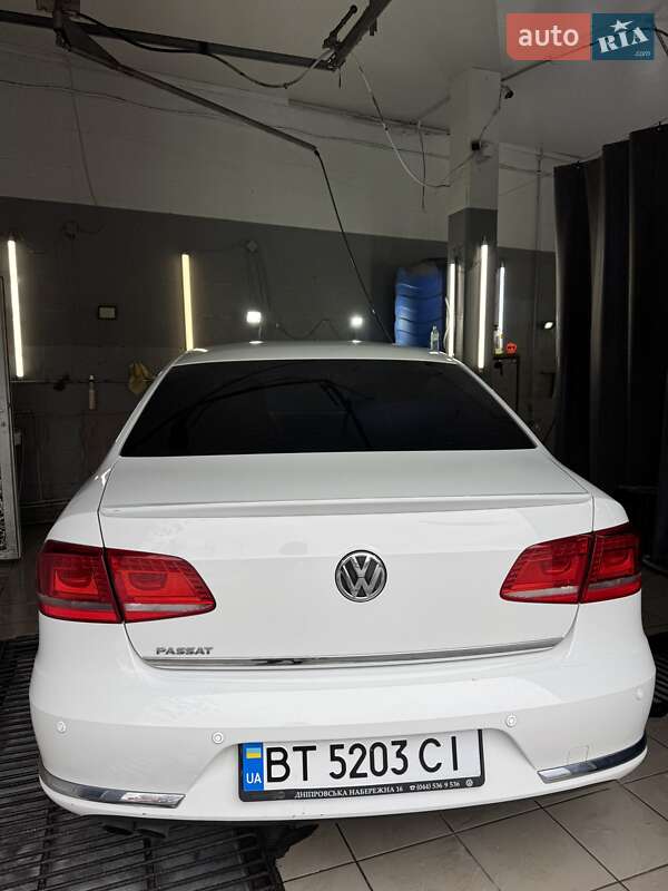 Седан Volkswagen Passat 2011 в Києві