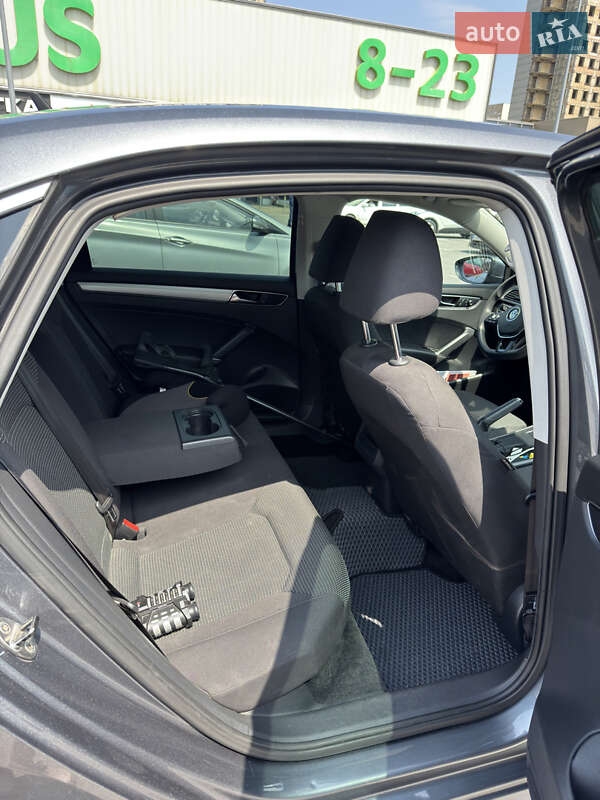 Седан Volkswagen Passat 2017 в Киеве