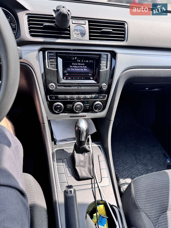 Седан Volkswagen Passat 2017 в Киеве