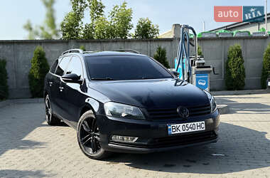 Універсал Volkswagen Passat 2012 в Сарнах