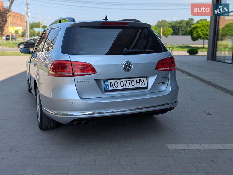 Універсал Volkswagen Passat 2012 в Ужгороді