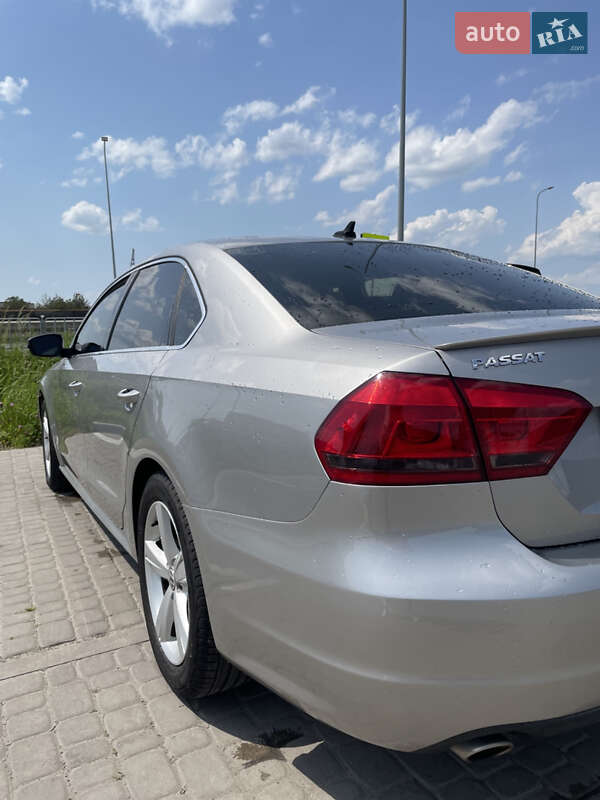 Седан Volkswagen Passat 2013 в Львове