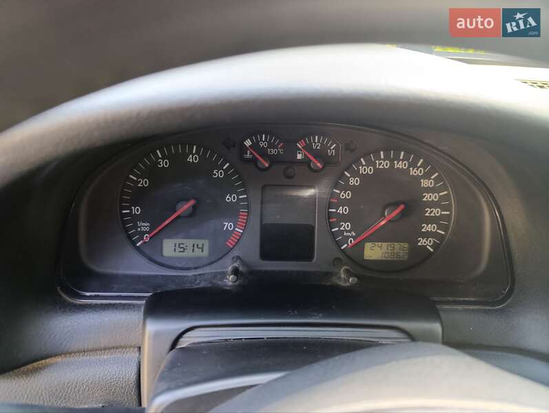 Универсал Volkswagen Passat 2000 в Харькове