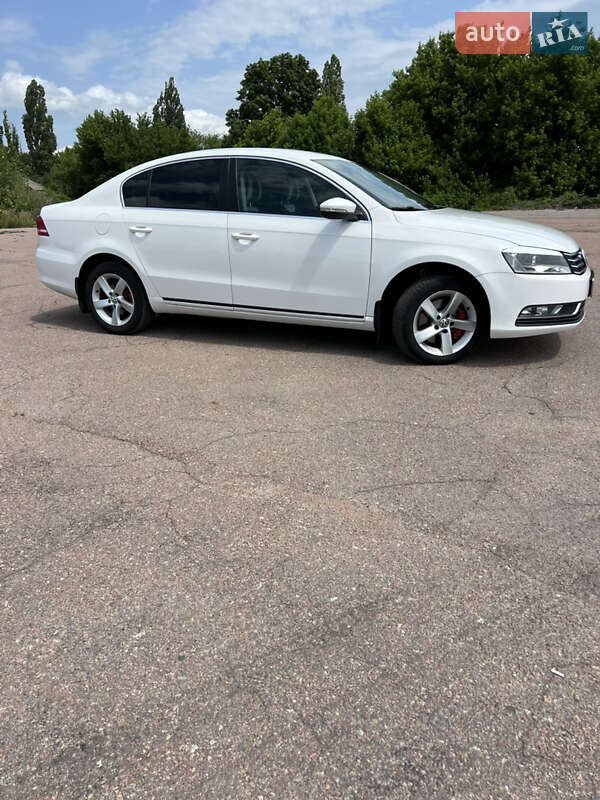 Седан Volkswagen Passat 2012 в Прилуках