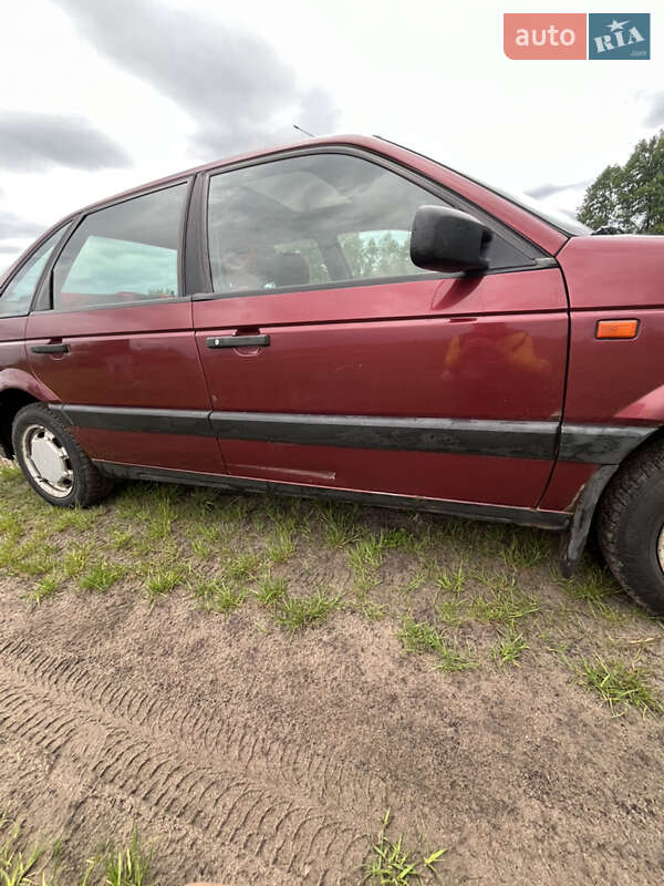 Седан Volkswagen Passat 1992 в Любомлі