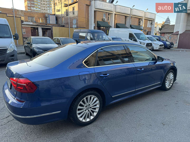 Седан Volkswagen Passat 2016 в Киеве