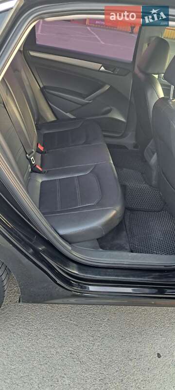 Седан Volkswagen Passat 2013 в Житомире