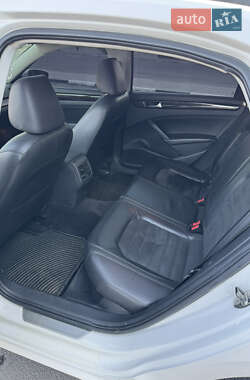 Седан Volkswagen Passat 2013 в 