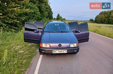 Универсал Volkswagen Passat 1993 в 