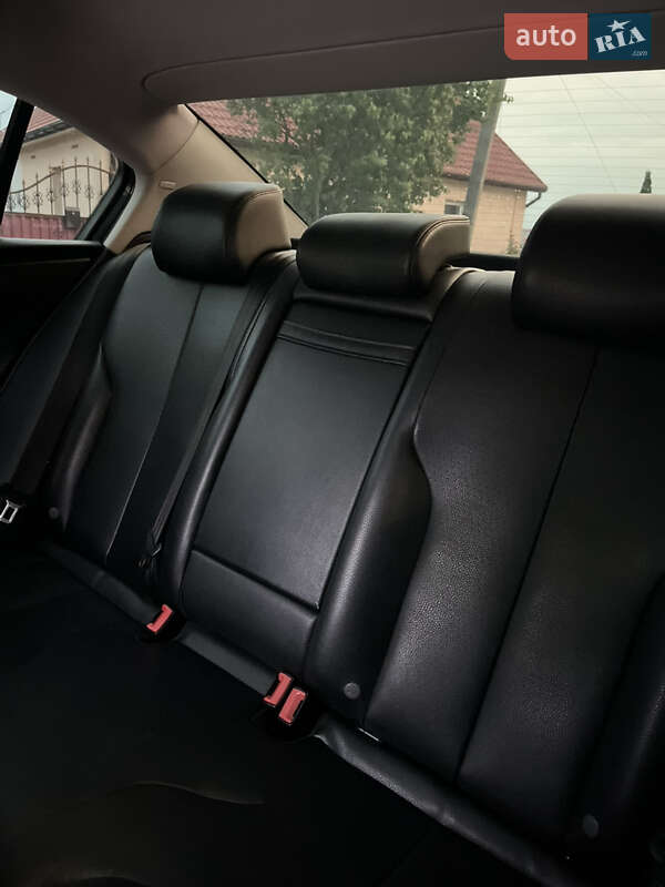 Седан Volkswagen Passat 2006 в Ярмолинцях