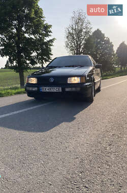 Седан Volkswagen Passat 1990 в Теофиполе