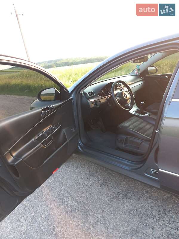 Седан Volkswagen Passat 2010 в Бучаче