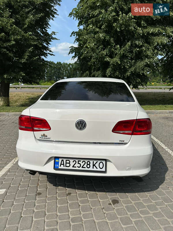 Седан Volkswagen Passat 2011 в Виннице