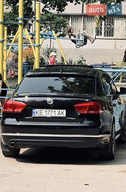 Седан Volkswagen Passat 2013 в Днепре