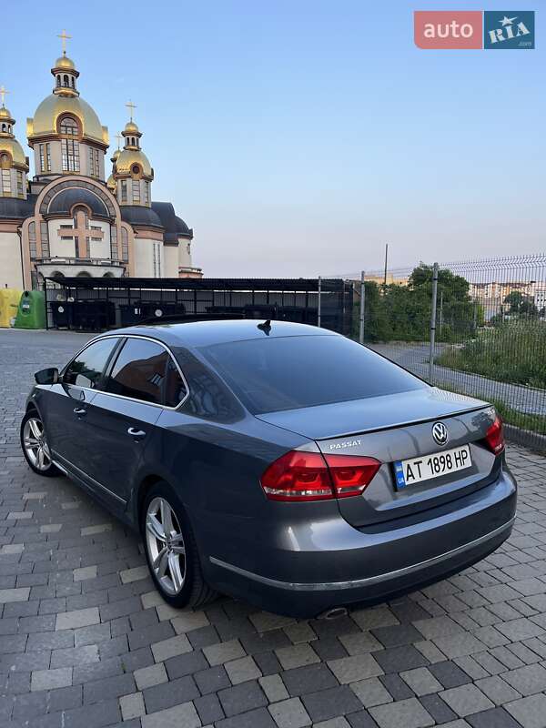 Седан Volkswagen Passat 2013 в Ивано-Франковске
