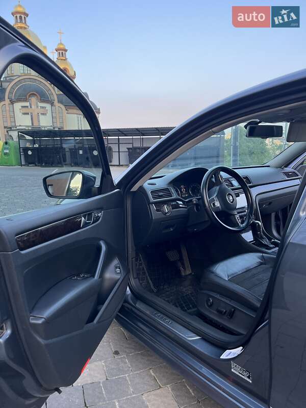 Седан Volkswagen Passat 2013 в Ивано-Франковске
