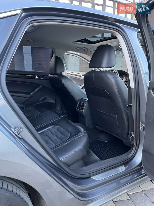 Седан Volkswagen Passat 2013 в Ивано-Франковске