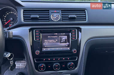 Седан Volkswagen Passat 2015 в 