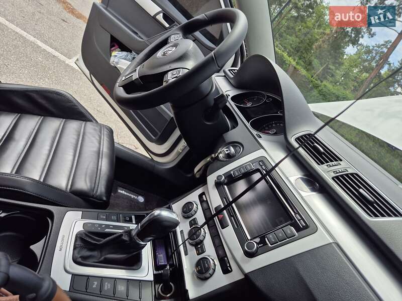 Універсал Volkswagen Passat 2014 в Києві