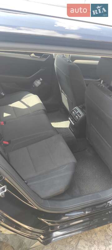 Универсал Volkswagen Passat 2018 в Киеве
