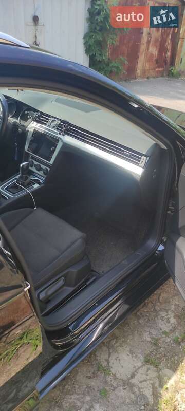 Универсал Volkswagen Passat 2018 в Киеве