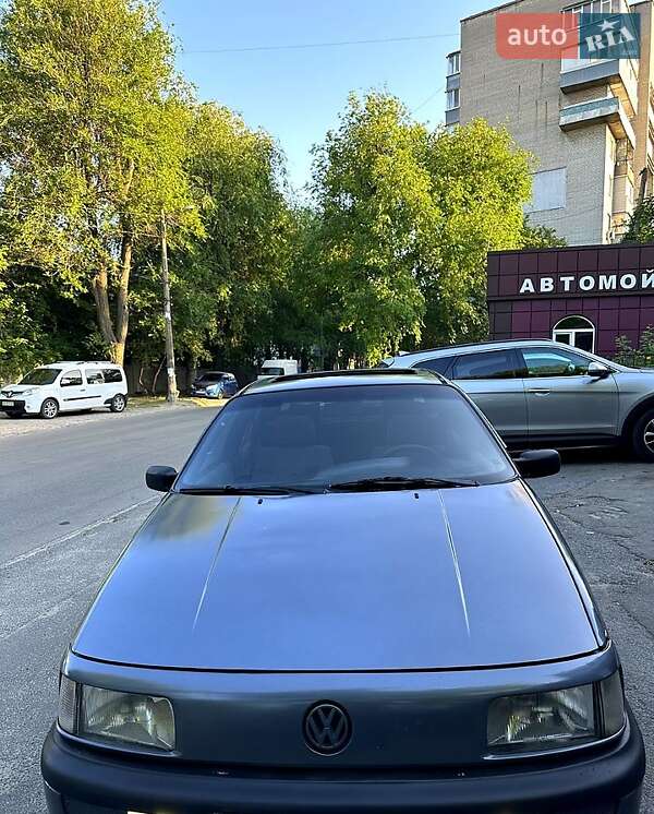 Седан Volkswagen Passat 1989 в Днепре