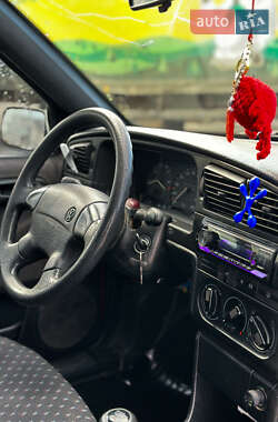 Седан Volkswagen Passat 1994 в 