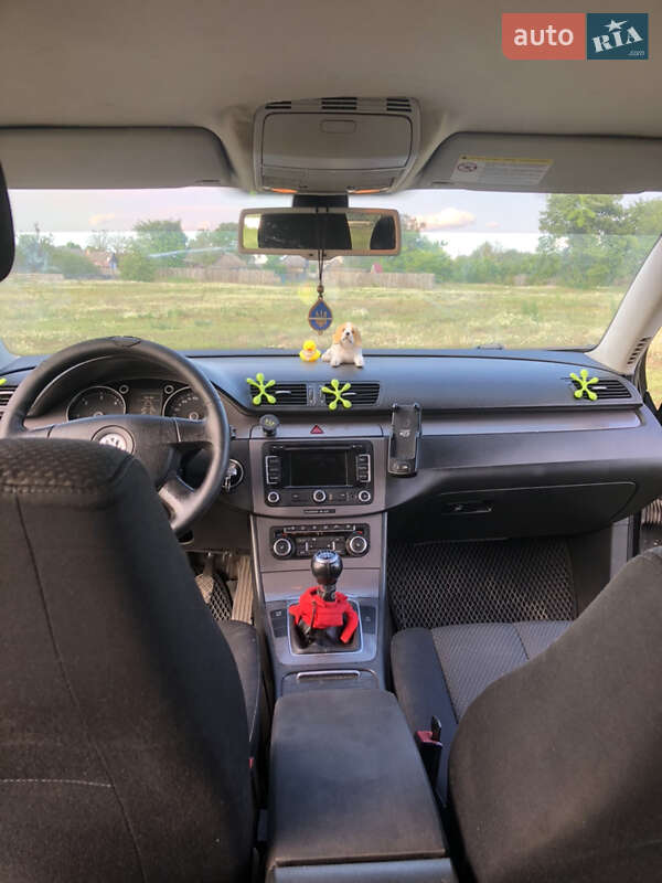 Универсал Volkswagen Passat 2010 в Дубровице