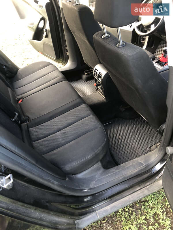 Универсал Volkswagen Passat 2010 в Дубровице