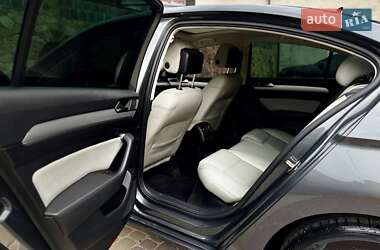 Седан Volkswagen Passat 2015 в 