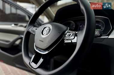 Седан Volkswagen Passat 2015 в 