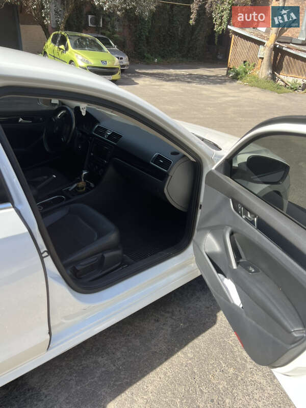 Седан Volkswagen Passat 2013 в Днепре фото 6 Седан Volkswagen Passat 2013 в Днепре