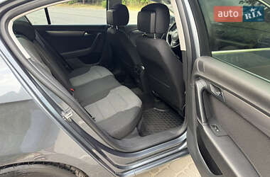 Седан Volkswagen Passat 2011 в 