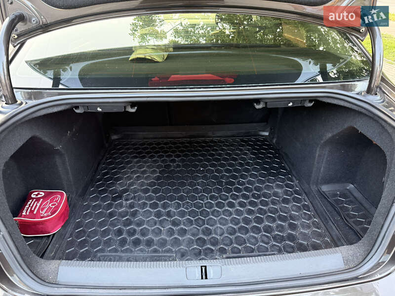 Седан Volkswagen Passat 2013 в Хмельницькому