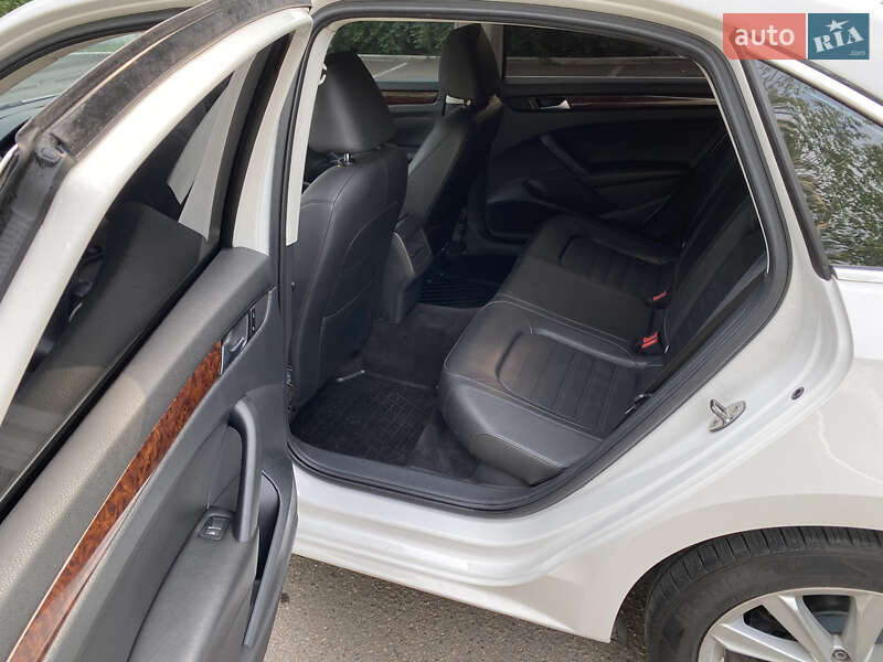 Седан Volkswagen Passat 2012 в Черкасах