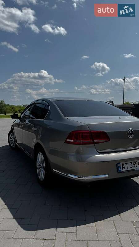 Седан Volkswagen Passat 2013 в Ивано-Франковске