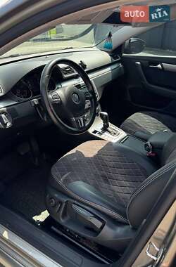 Седан Volkswagen Passat 2013 в Івано-Франківську