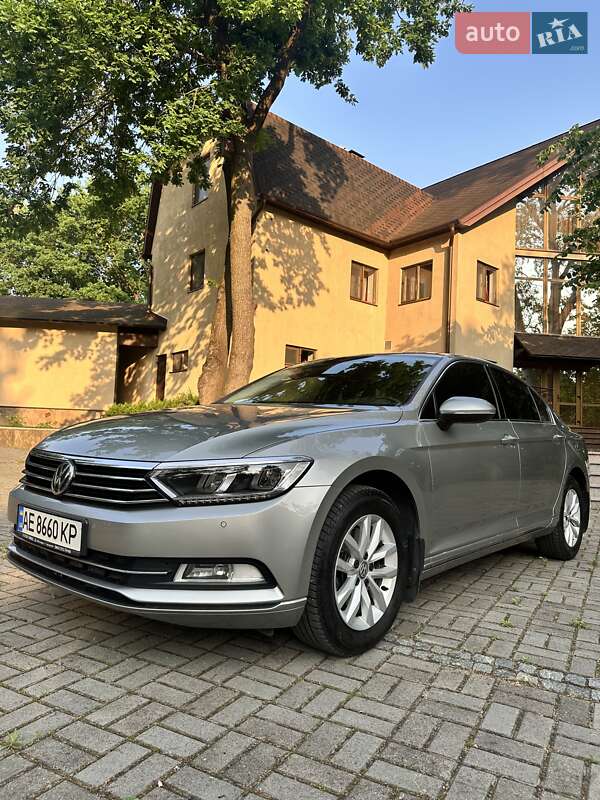 Седан Volkswagen Passat 2017 в Днепре