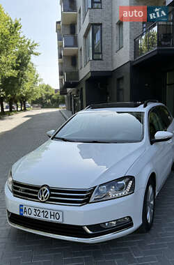 Універсал Volkswagen Passat 2013 в Ужгороді