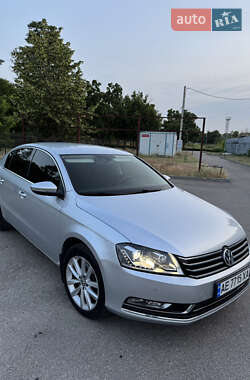 Седан Volkswagen Passat 2013 в Дніпрі