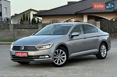 Седан Volkswagen Passat 2019 в Ровно