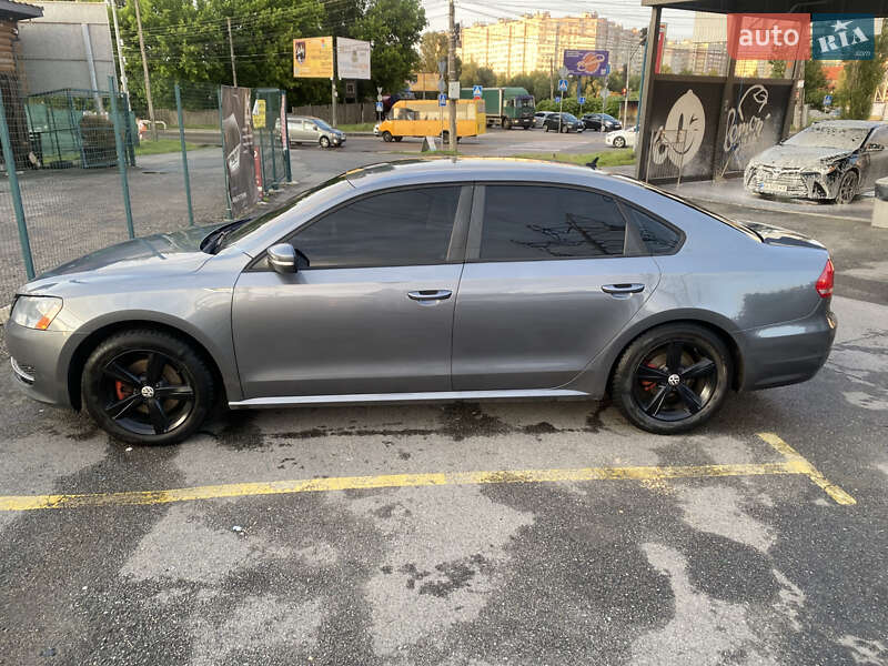 Седан Volkswagen Passat 2012 в Софиевской Борщаговке