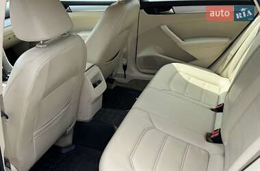 Седан Volkswagen Passat 2012 в 