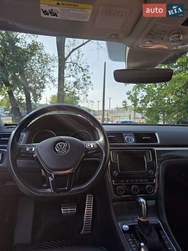 Седан Volkswagen Passat 2015 в Днепре