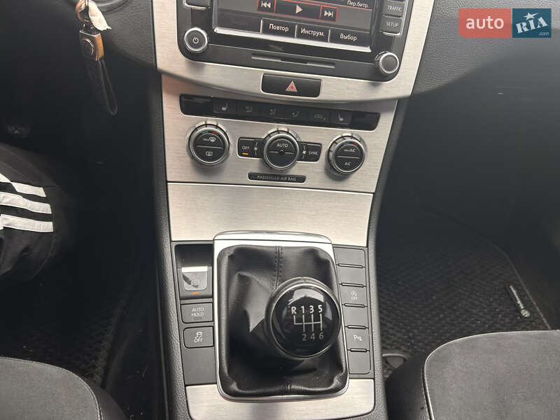 Универсал Volkswagen Passat 2012 в Харькове