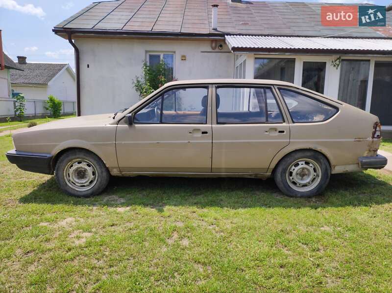Седан Volkswagen Passat 1986 в Калуші