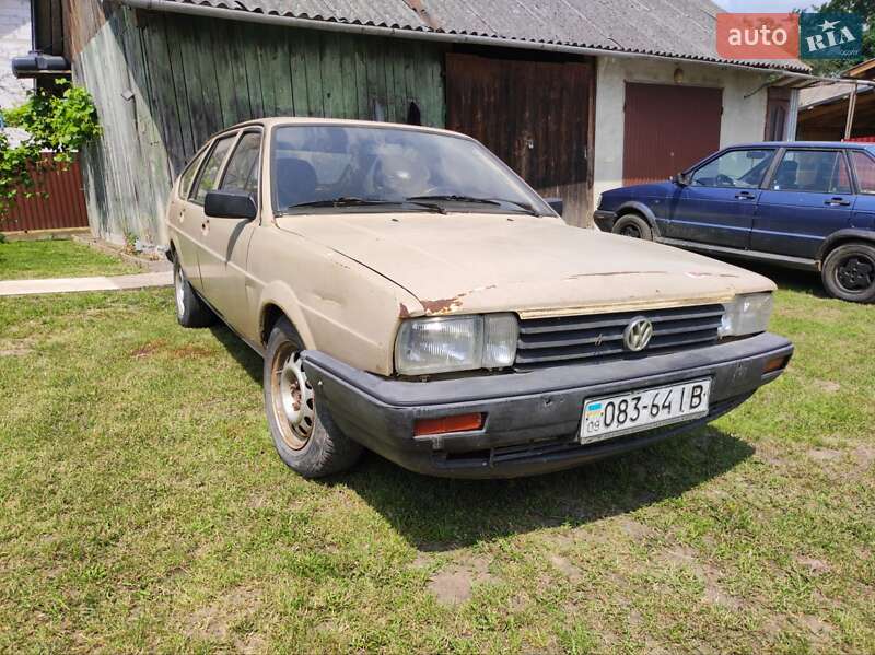 Седан Volkswagen Passat 1986 в Калуші